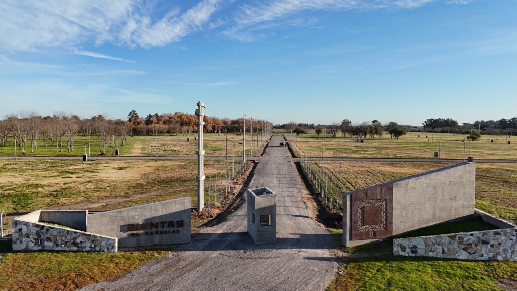 Vista aérea de la entrada del barrio Quintas de Cañuelas Cañuelas